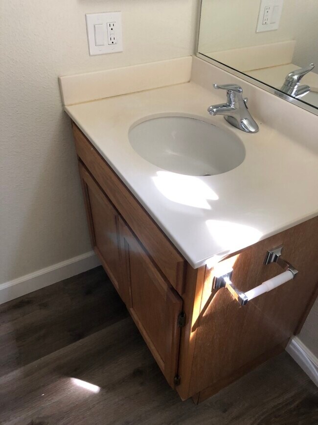 Building Photo - 1000 Prospect Ave