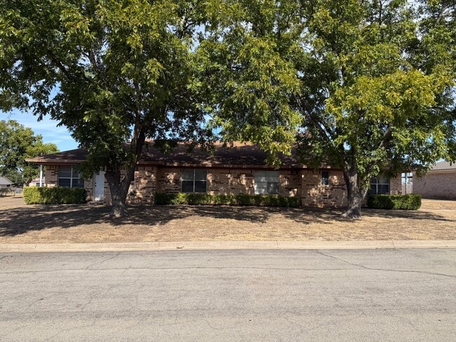 Building Photo - 512 Karen Dr