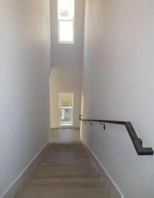 Building Photo - 6848 Encino Ave