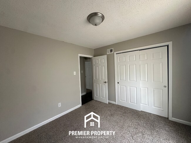 Building Photo - Modern 3BR/2BA Bartlett Area Home | Brick Fireplace & Spacious Fenced Yard