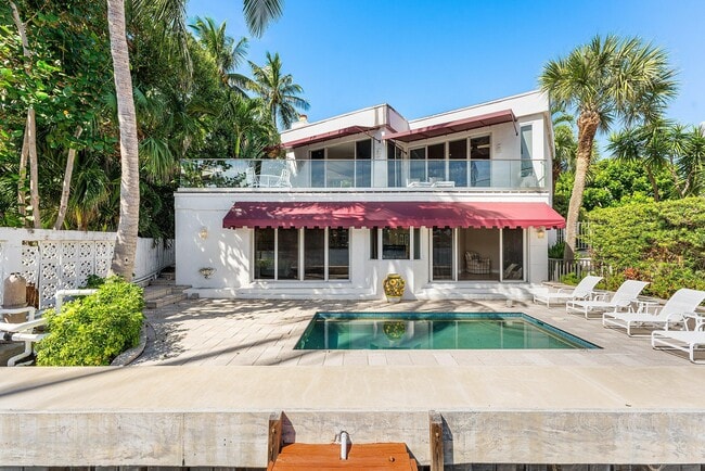 Building Photo - 811 Palm Trail