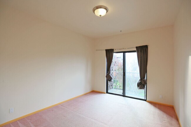 Building Photo - 1271 3rd Ave