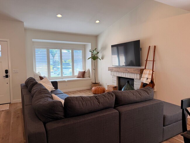 Building Photo - Nicely updated -one story home in Camarilo's desirable Mission Oaks Neighborhood