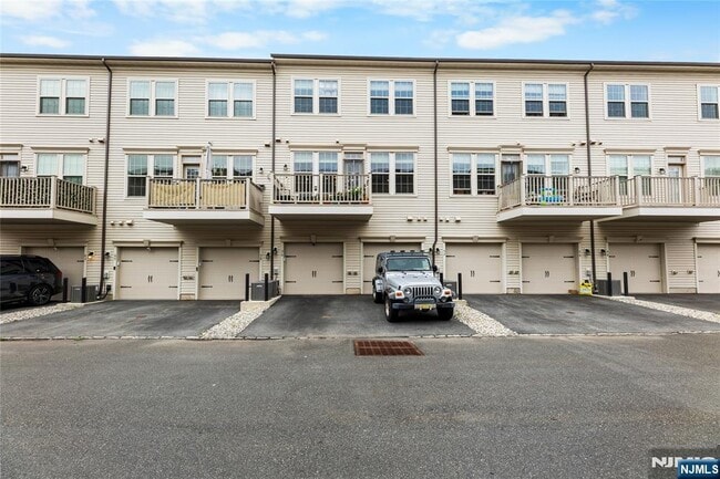 Building Photo - 56 Arnold Dr