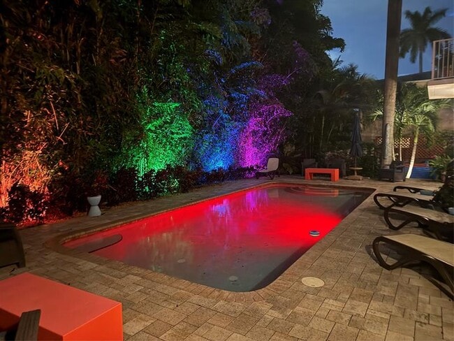 Building Photo - 624 NE 29th Dr