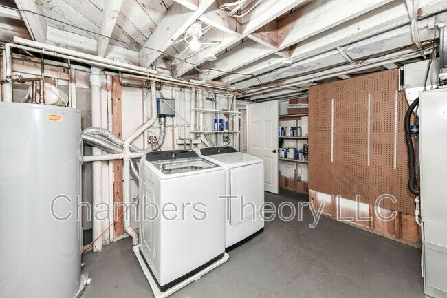 Building Photo - 3057 S Buchanan St