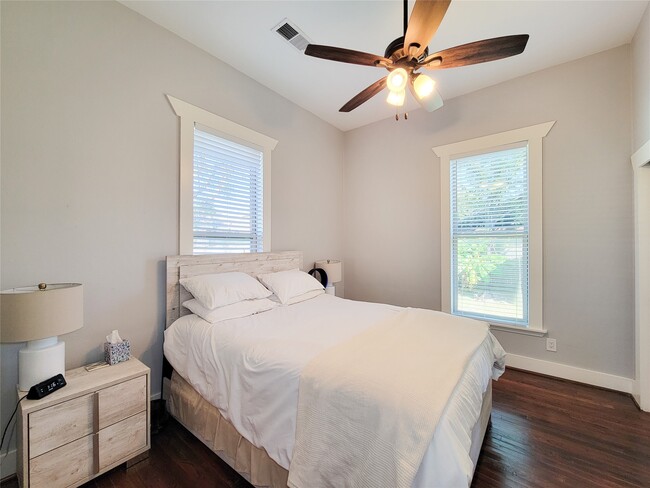 Building Photo - 2604 Cochran St