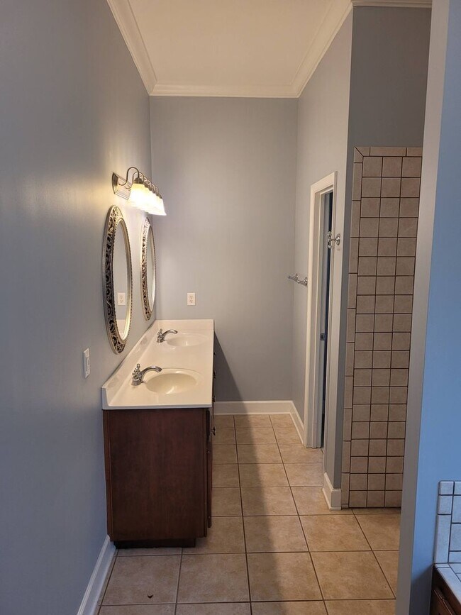 Building Photo - Spacious 4-Bedroom Home with Modern Amenities on Expansive Lot in Valdosta, GA