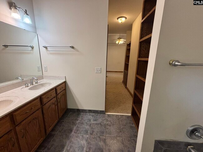 Building Photo - 527 Superior Cir