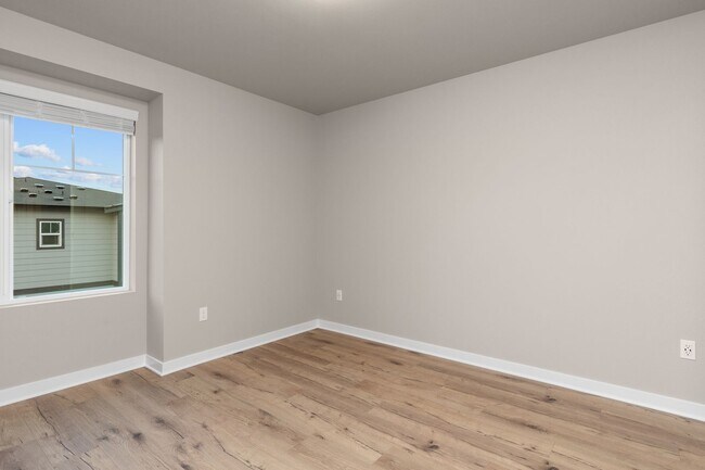 Building Photo - Modern 3 Bedroom Townhome with Designer Finishes in Lynnwood