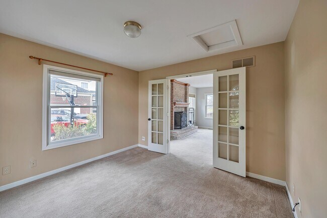 Building Photo - 1658 Grandview Dr