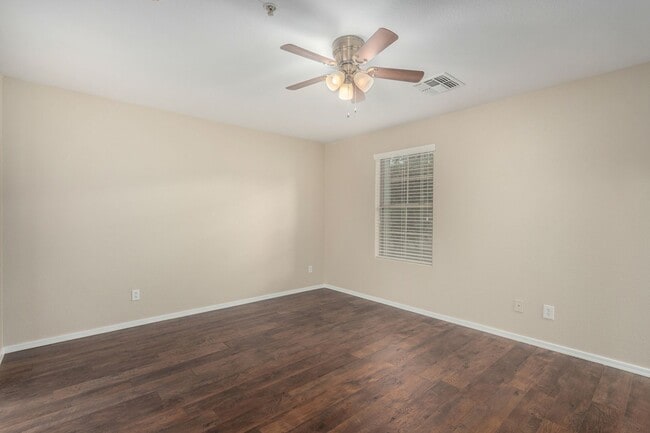 Building Photo - 3 Bedroom in Hunter Ridge