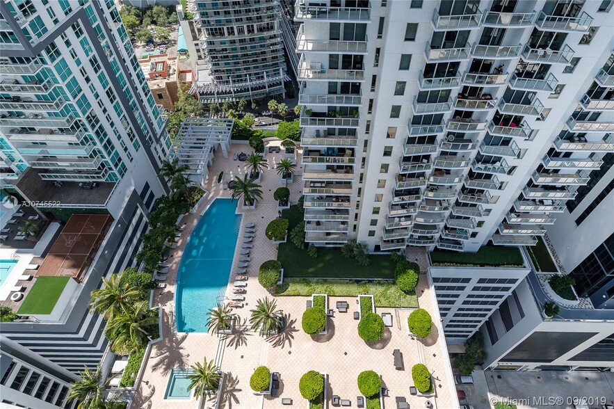 Building Photo - 1060 Brickell Ave