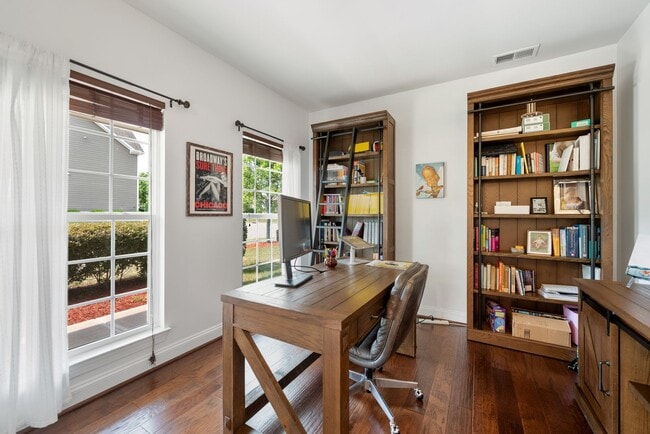 Building Photo - Available Early September! Gorgeous 5 Bed, 3.5 Ba Located In Kitts Creek - Pet Friendly!