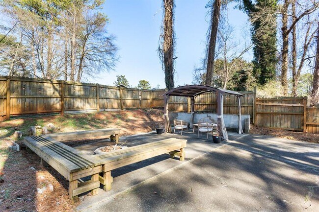 Building Photo - 640 Quillian Ave