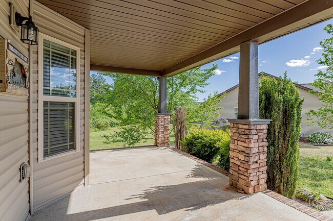 Building Photo - Home with Gorgeous Mountain Views!