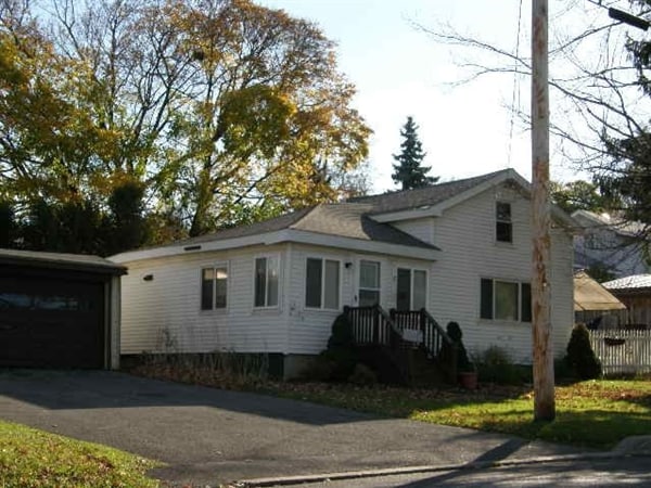 Primary Photo - 108 E Albany St