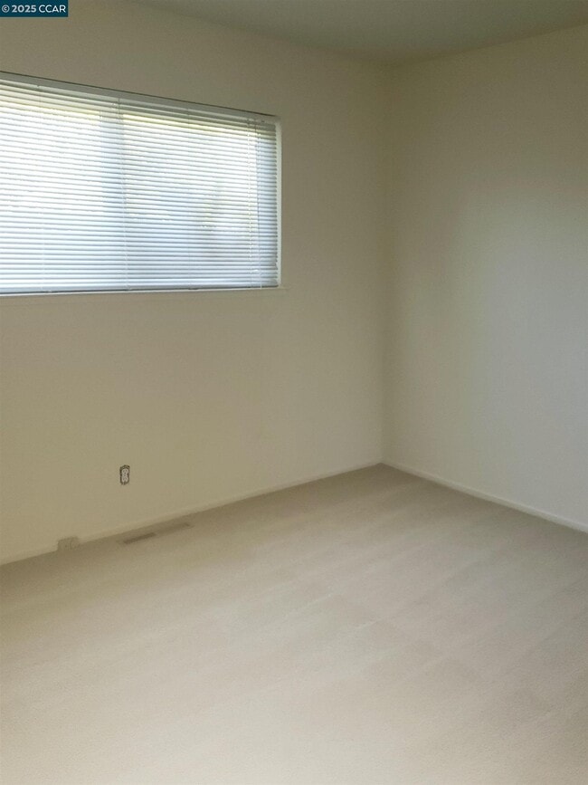 Building Photo - 44 Muth Dr