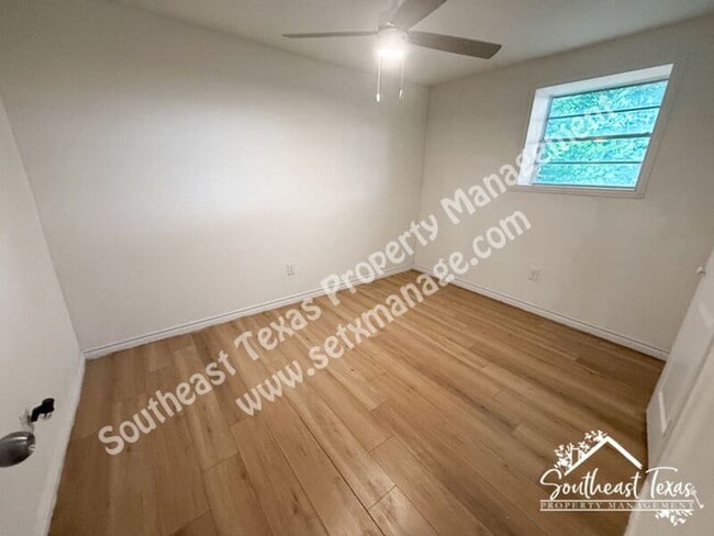 Building Photo - 908 Stilwell Blvd