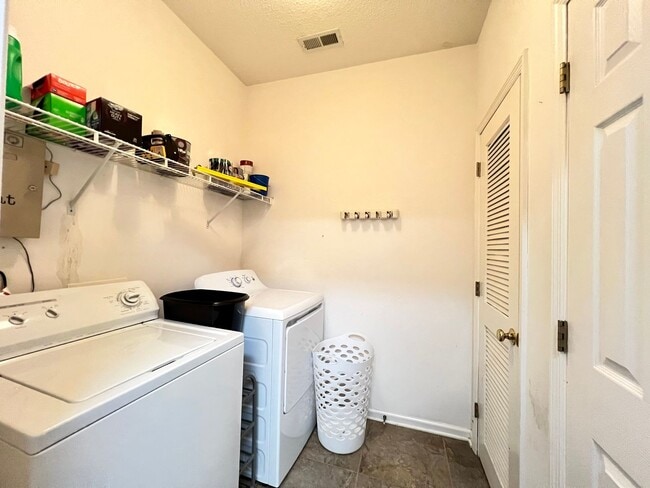 Building Photo - Beaver Creek 3 Bedroom/2 Bathroom Condo