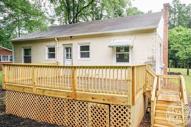 Building Photo - 2230 Cool Springs Rd