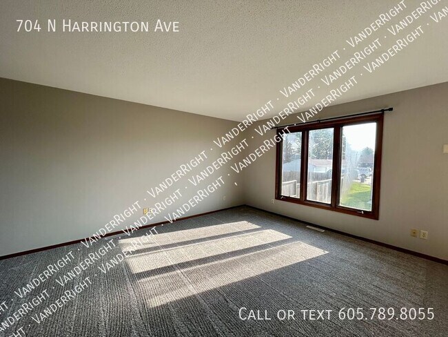 Building Photo - 704 N Harrington Ave