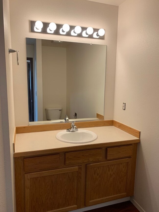 Building Photo - 3 Bdrm, 1 & 1/2 Ba | Muldoon & Tudor area | AVAILABLE NOW!!