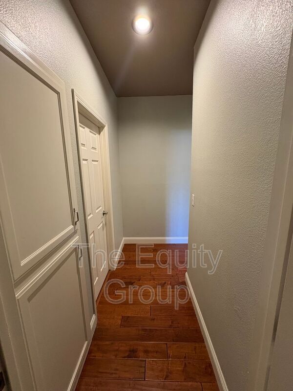 Building Photo - 540 W Birch Ct