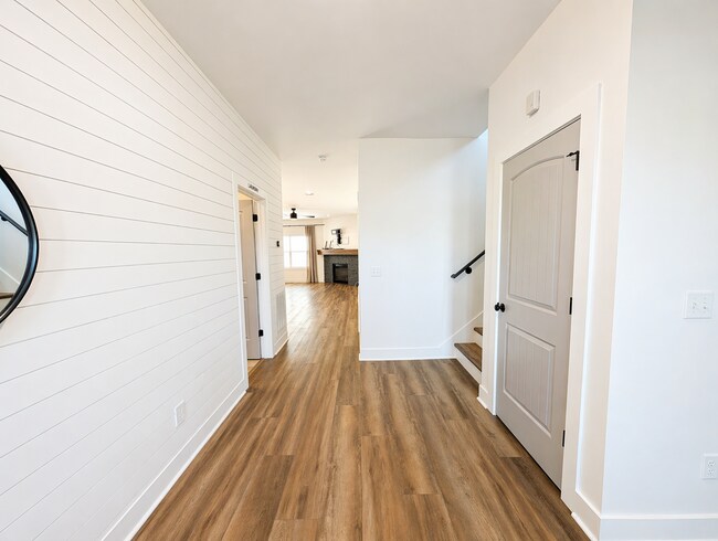 Building Photo - Lovely Weaverville Rental w/ bonus space