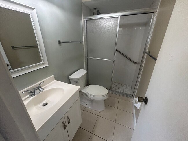 Building Photo - 1228 SE 24th Ave