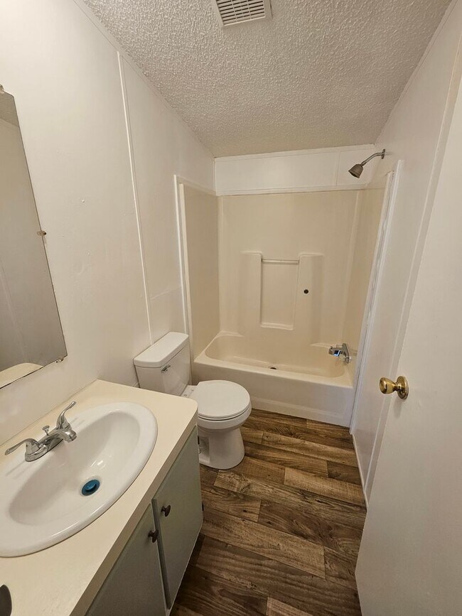 Building Photo - Newly Remolded 3 Bedroom Manufactured Home...