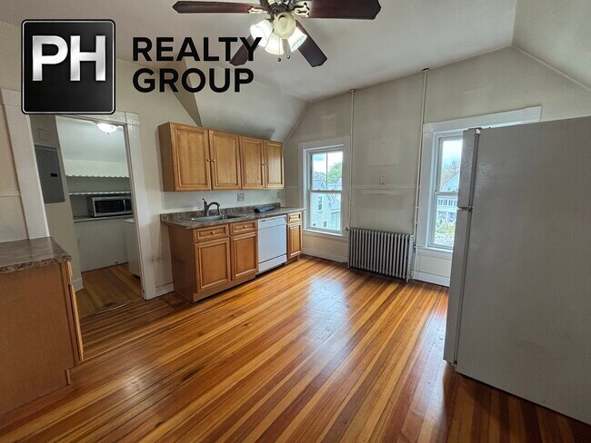 Building Photo - Park Road, Belmont, MA 02478 - 2 BR 1 BA triplex