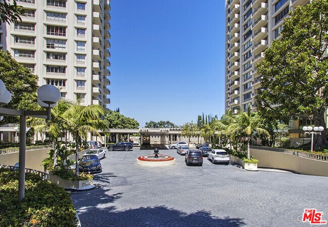 Building Photo - 2170 Century Pk E