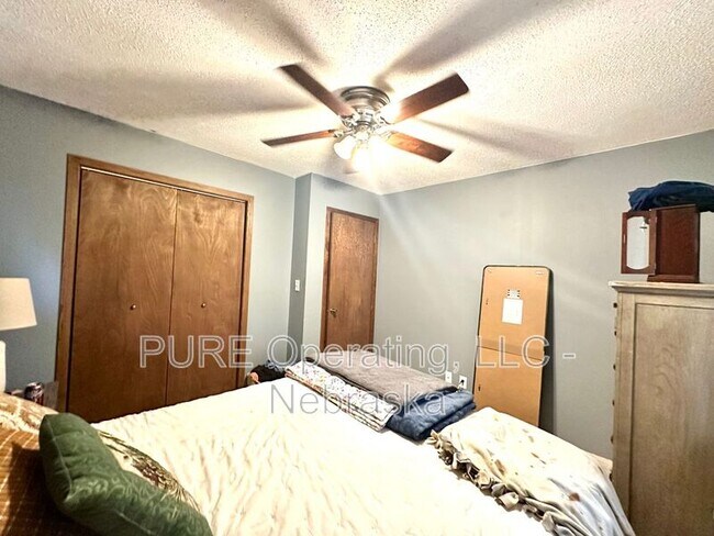 Building Photo - 105 N Elm St
