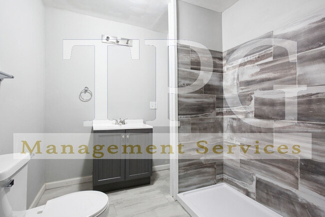 Building Photo - Newly Renovated Unit in Independence MO!