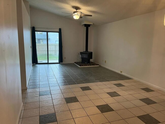 Building Photo - 224 Vista Grande Dr