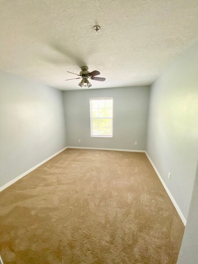 Building Photo - 3/2.5 Townhouse For Rent in SouthMeadow