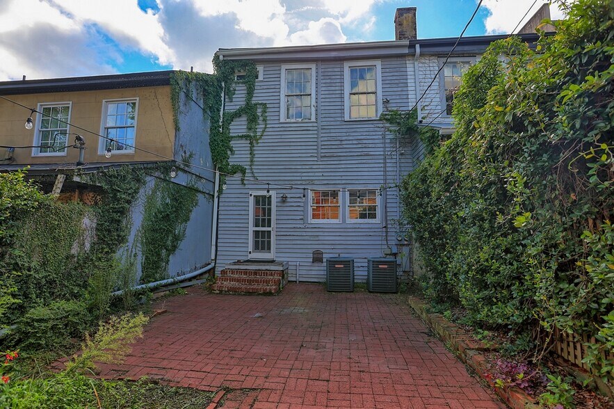 Building Photo - 403 Tattnall St