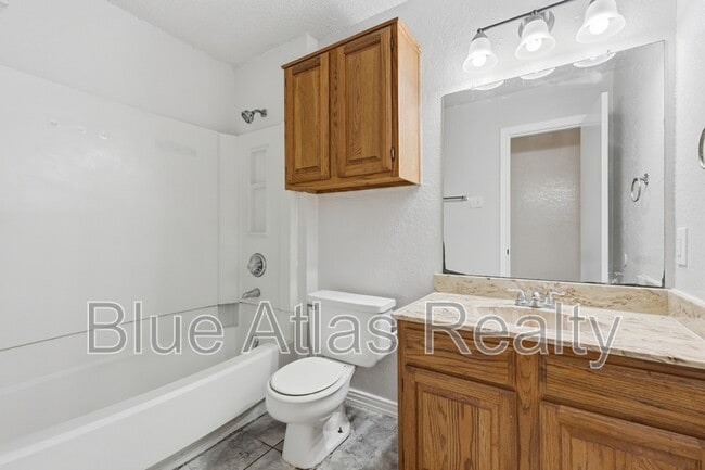 Building Photo - 711 Penn Pl