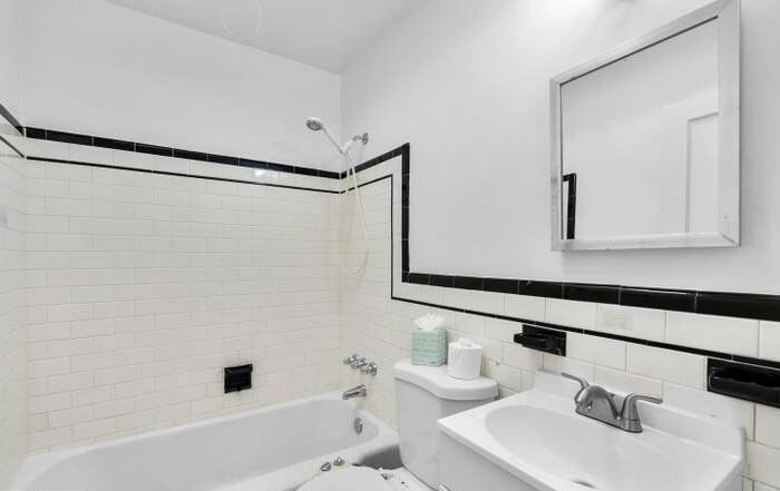 Building Photo - 1315 W 37th St