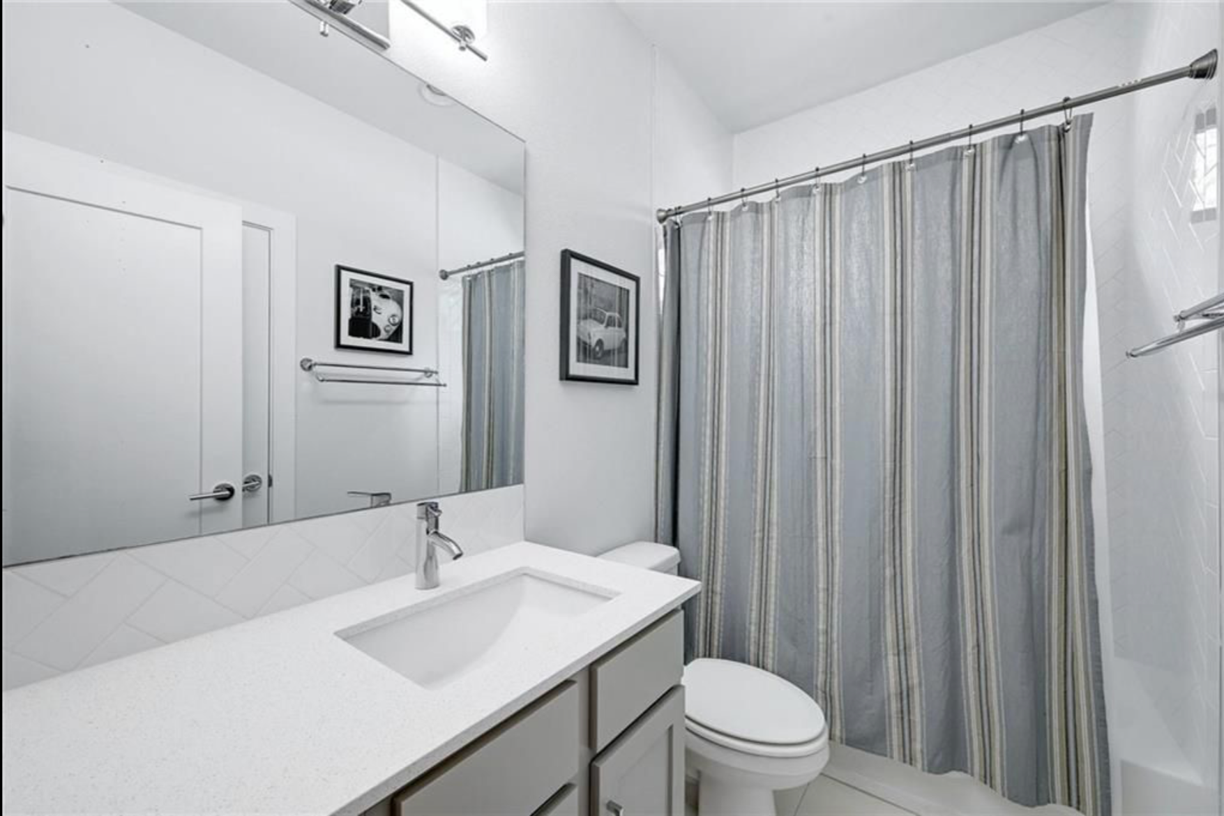 Guest Bath - connected to Guest Bedroom 1 and hallway - 2004 E 10th St
