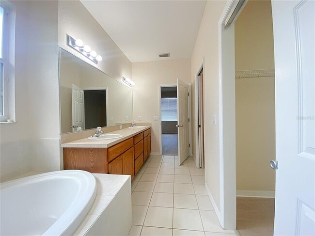 Building Photo - 398 Terranova St