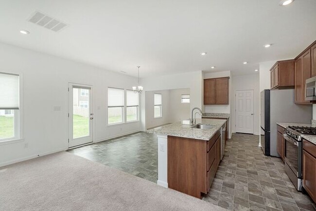 Building Photo - Awesome 5 Bedroom In Great McCordsville Lo...