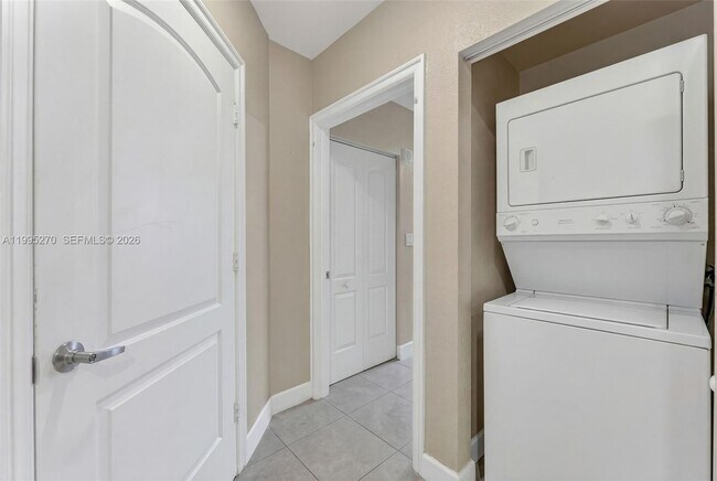 Building Photo - 1830 Radius Dr