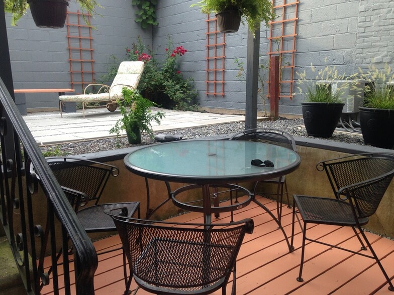 Building Photo - 43 W Maplewood Mall