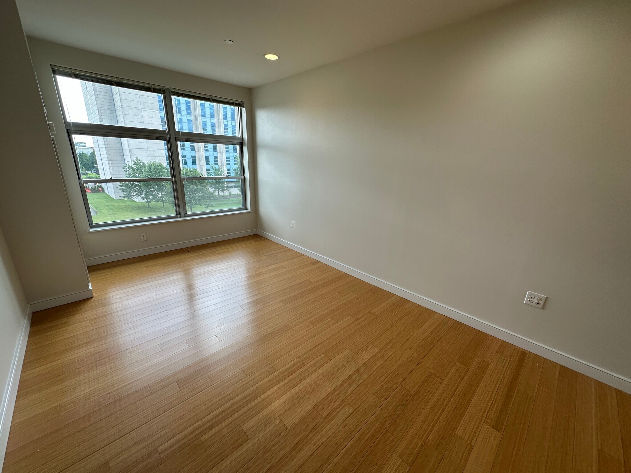 Building Photo - 587 Albany St