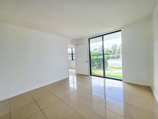 Building Photo - 708 Executive Center Dr