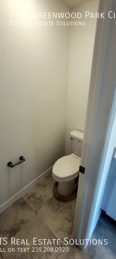 Building Photo - 7161 Greenwood Park Cir