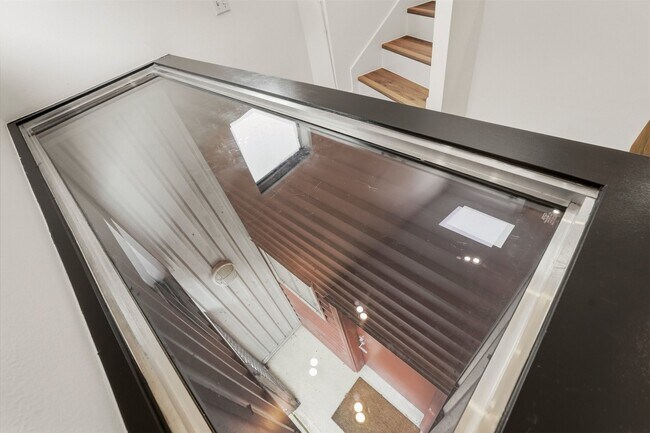 Building Photo - 6121 Gehring St