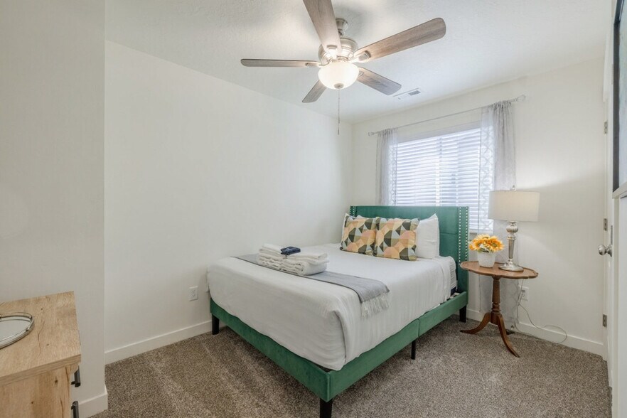 Building Photo - 408 S 680 E